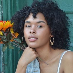 Meet your Posher, Alexis